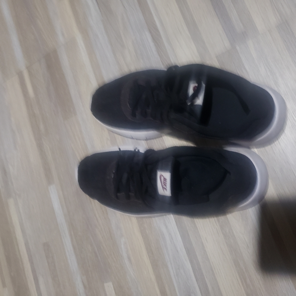 Running nikes - Picture 3 of 5